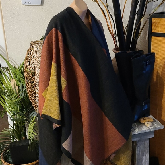 EARTH TONE CAPE NEW WITHOUT TAG. - Picture 9 of 14